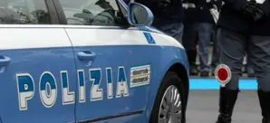 Torre del Greco - Giovane non si ferma a posto di blocco, agente di polizia ferito