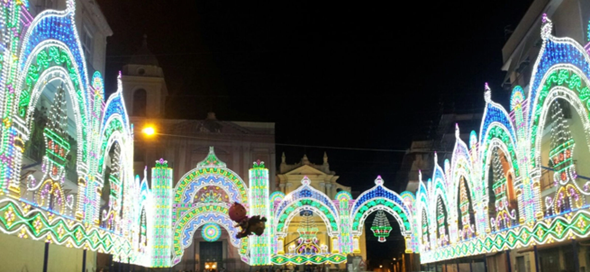 Torre Annunziata - In anteprima le foto delle luminarie accese in Piazza Giovanni XXIII