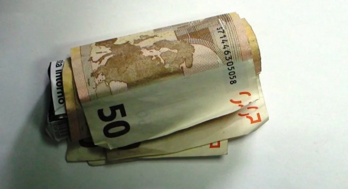 Torre del Greco - Tentano di vendere diamanti falsi ad un anziano, due arresti