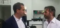Napoli - Sindaco de Magistris incontra parrucchiere che ha denunciato richieste di pizzo