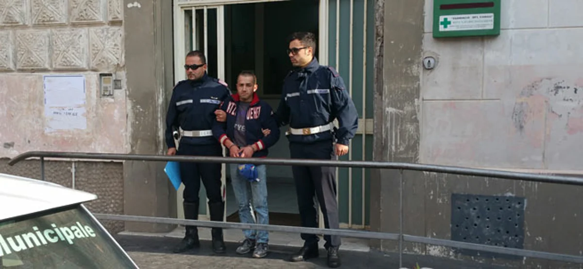 Torre Annunziata - Cercava di trafugare rame e ferro dall'ex scuola Mons. Orlando, arrestato ucraino