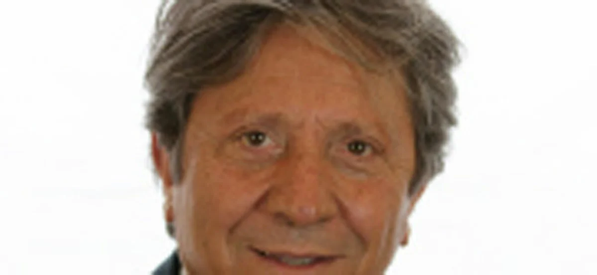 Torre Annunziata - Incendiata l'auto del senatore Ciro Falanga