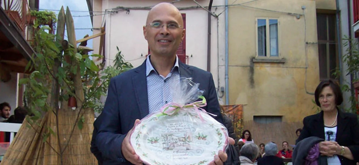 Torre Annunziata - Il torrese Francesco Sabbatino si aggiudica il premio di poesia "La Castagna d'Oro"