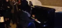 Ercolano - Un pianoforte a disposizione di tutti all'ingresso degli Scavi