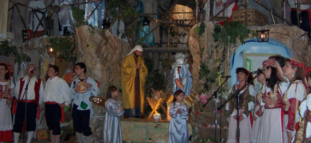 Il Presepe folklorico del gruppo 'O Pazzieriello alla Chiesa del Carmine