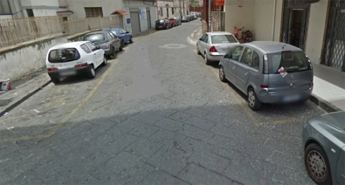 Torre Annunziata - Strade invase dai rifiuti e decoro urbano, la petizione del Meetup Cinque Stelle