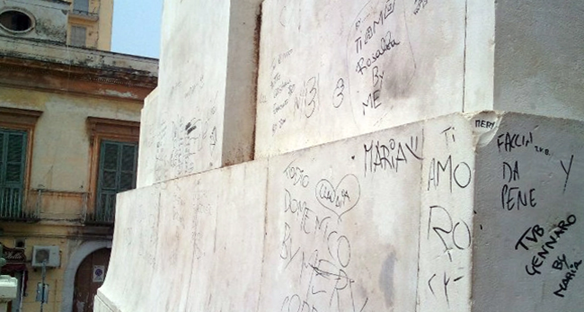 Torre Annunziata - Monumento ai Caduti di piazza Cesàro, iniziati i lavori di pulizia