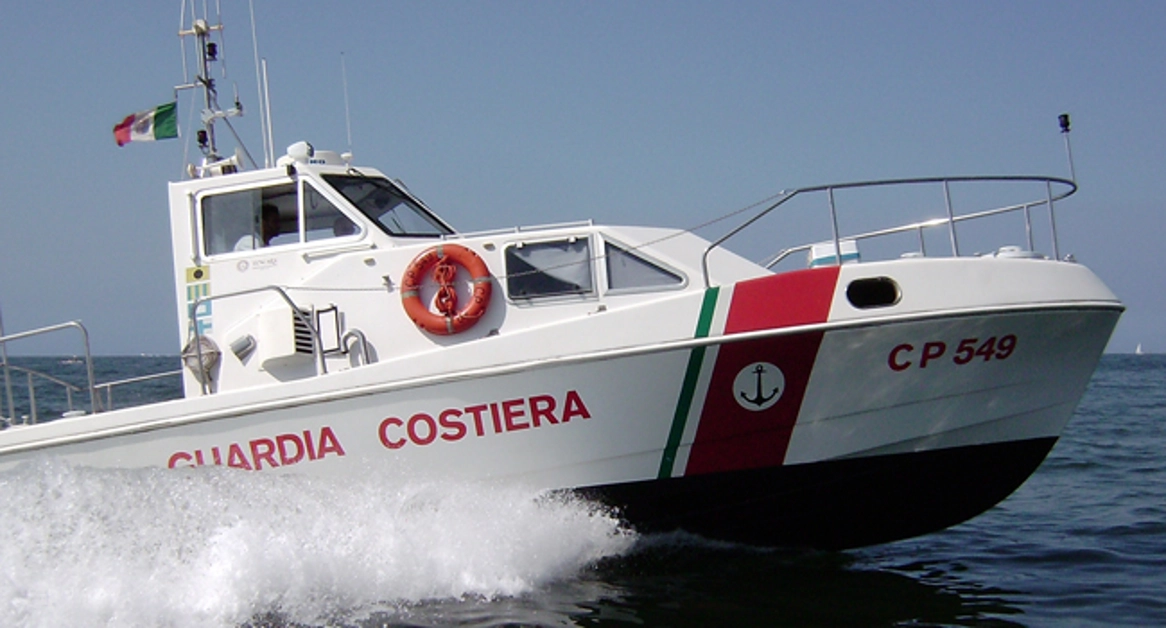 Torre del Greco - Guardia Costiera sequestra mezzo chilometro di reti da pesca illegali