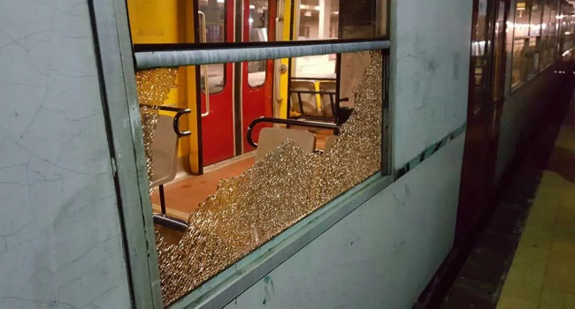 Atti vandalici contro treni Circumvesuviana, la denuncia del sindacato Or.S.A.