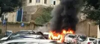 Napoli - Sette vetture prendono fuoco all'ospedale Cardarelli