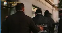Napoli - Omicidio di Lino Romano, sei arresti per favoreggiamento ed estorsione