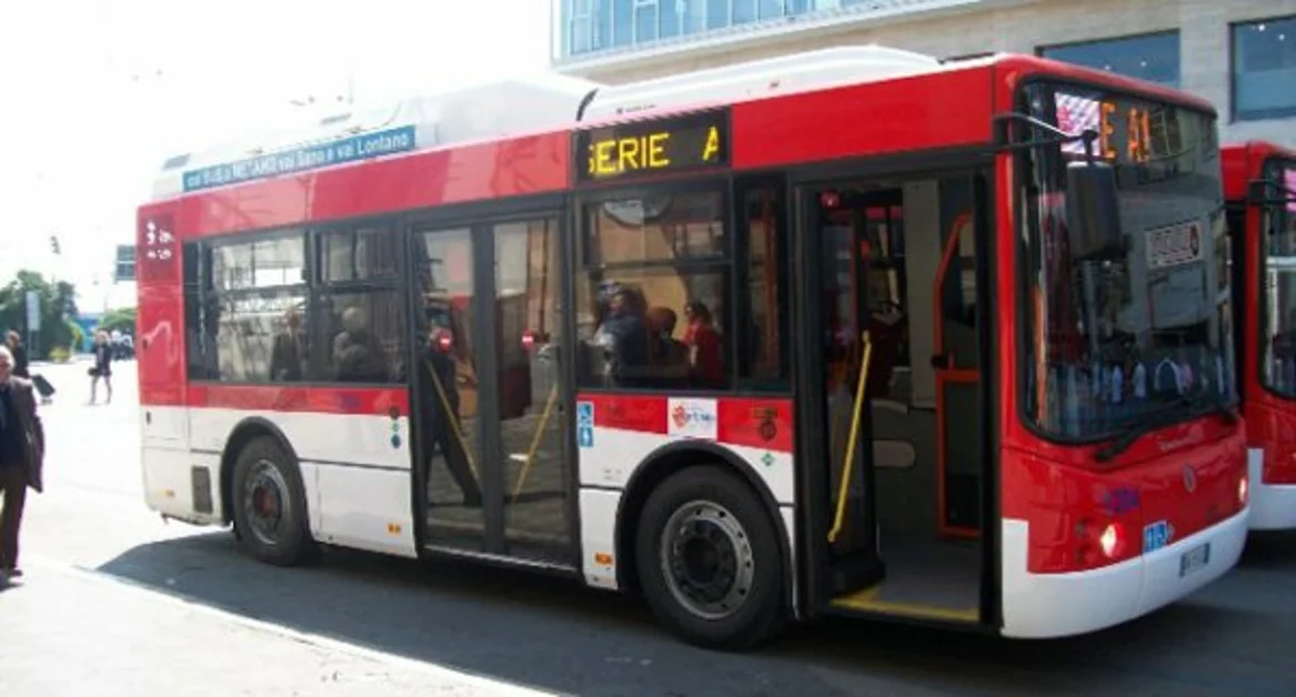 Torre del Greco - Tornano a circolare in centro i pullman dell'Eavbus