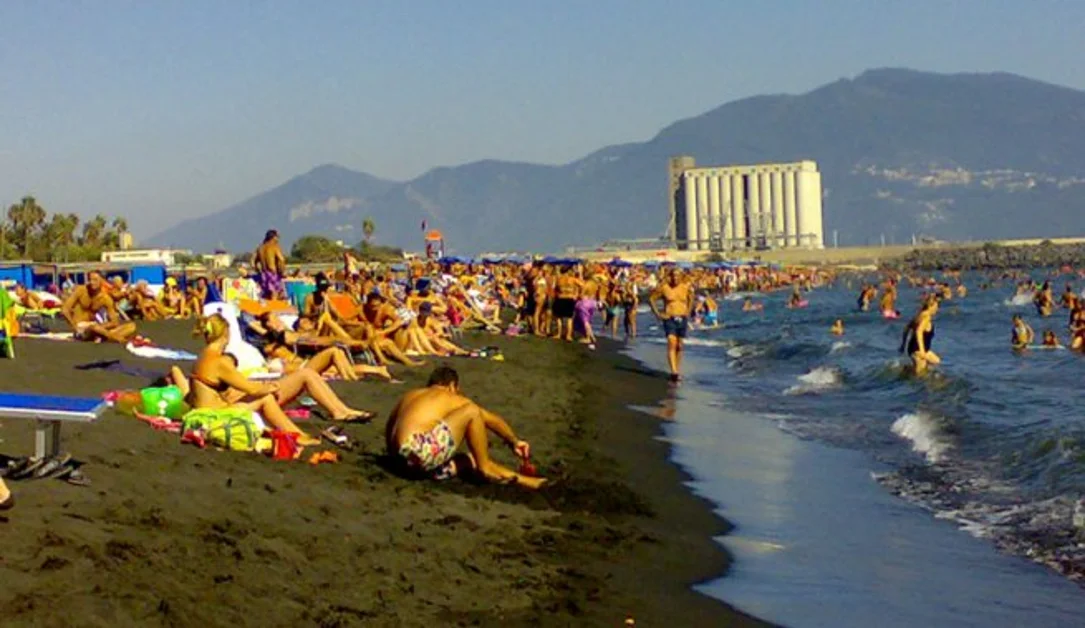 Torre Annunziata - Mare balneabile anche nel 2016, arriva l'ok dalla Regione