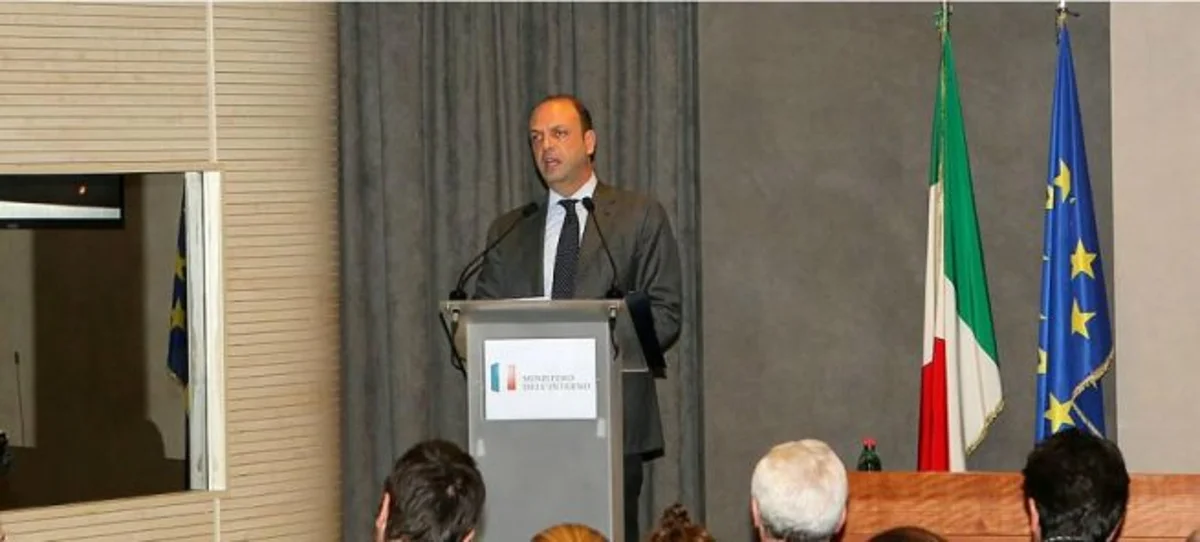 Napoli - Ministro Alfano: "Arrestato iracheno in contatto con terroristi"