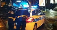 Napoli - Minori in possesso di droghe leggere in piazza Bagnoli, blitz della Polizia Municipale