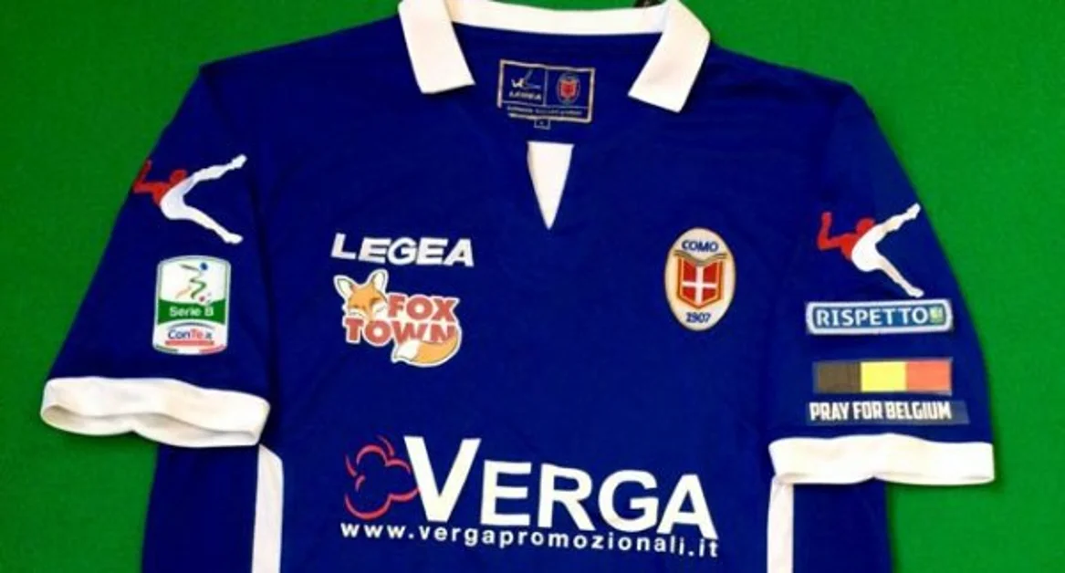 Pompei - La Legea crea maglia del Como per ricordare attentati Bruxelles