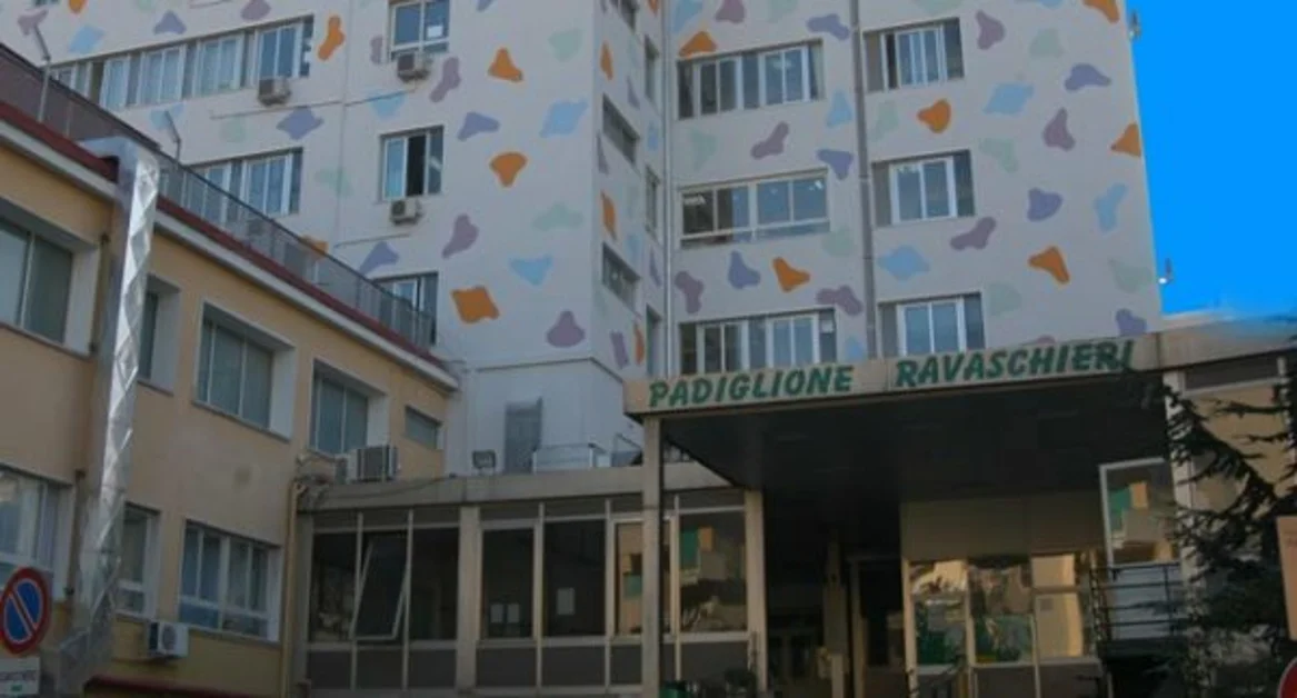 San Giorgio a Cremano - Comune dona libreria al reparto di Oncologia Pediatrica del Santobono