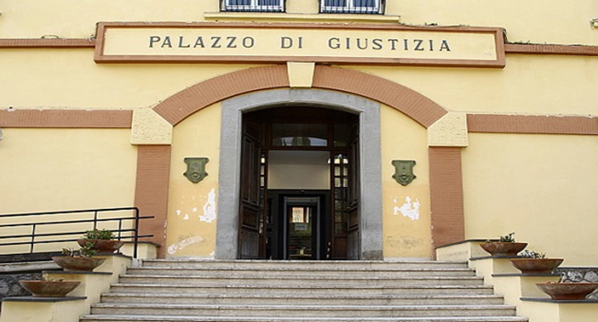 Torre Annunziata - Scippò una catenina d'ora, torrese condannato a 3 anni