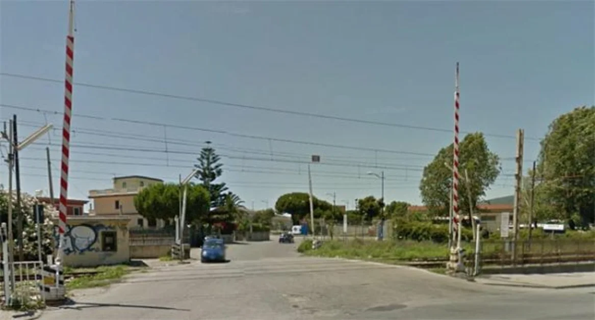 Torre Annunziata - Passaggi a livello chiusi per troppo tempo, petizione nei quartieri Rovigliano e Deriver