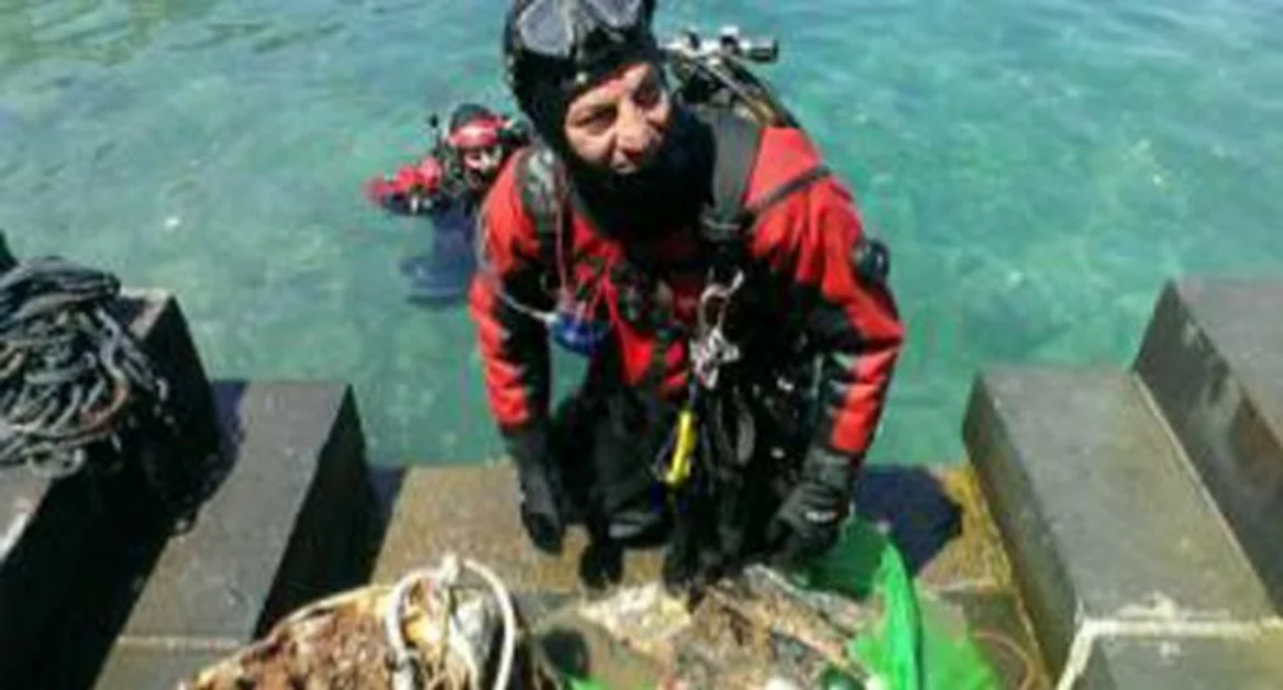 Massa Lubrense - Pulizia dei fondali, quintali di rifiuti raccolti a Marina Grande e Marina di Cassano