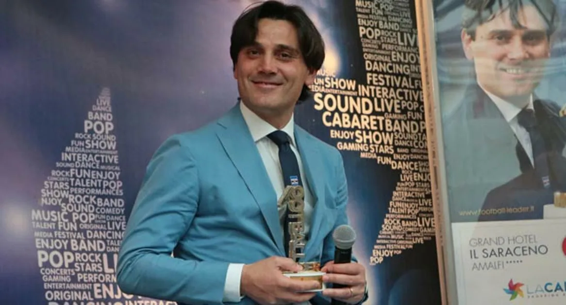 Vincenzo Montella riceve il Premio Amalfi al Centro Commerciale La Cartiera