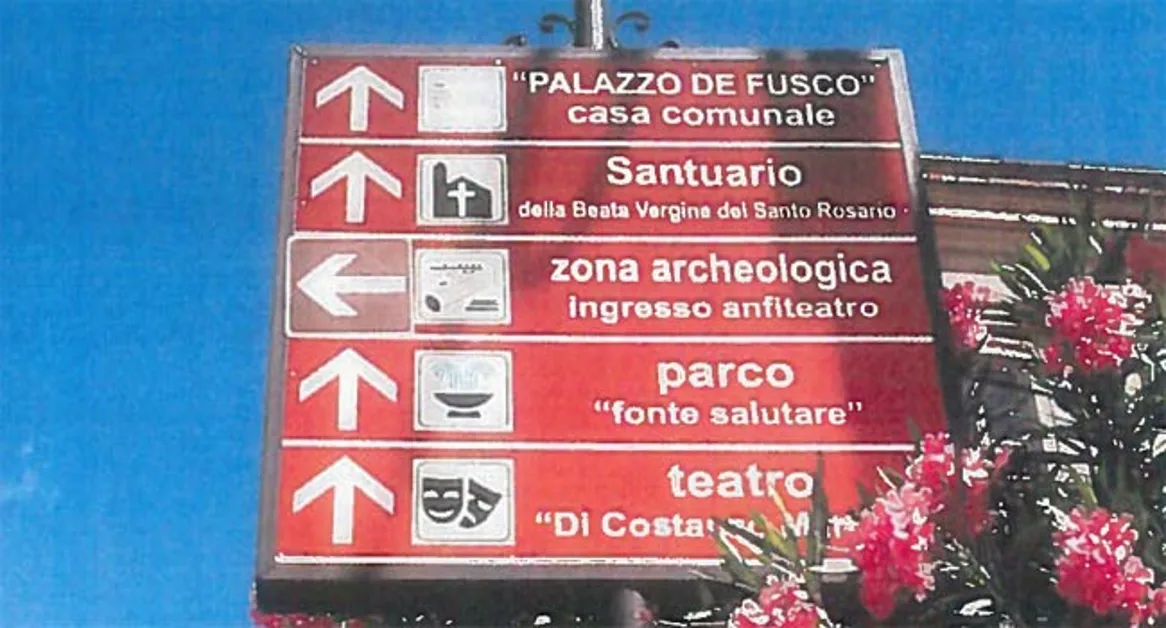 Pompei - Segnaletica per gli Scavi "contraffatta", scatta la denuncia contro ignoti