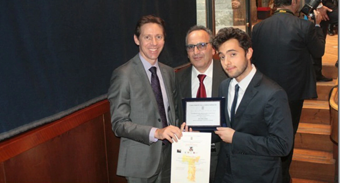 Torre Annunziata -  Targa d'argento allo studente Mario De Santis per il premio Sebetia-Ter 2016