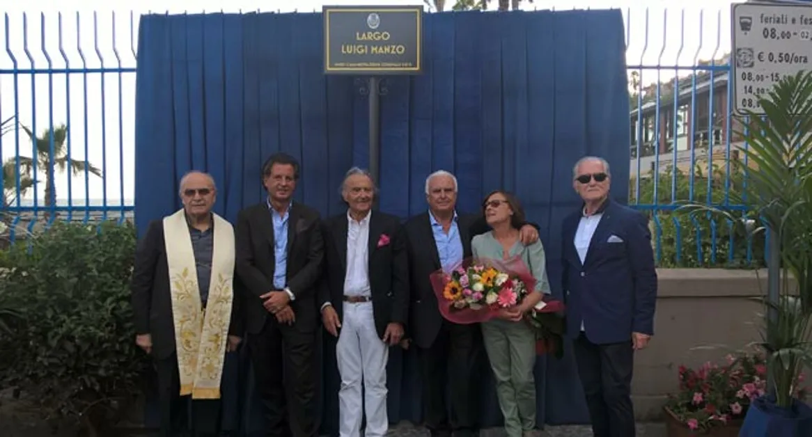 Luigi Manzo, una targa per dire «grazie». Intitolazione del largo antistante Lido Azzurro e Terme