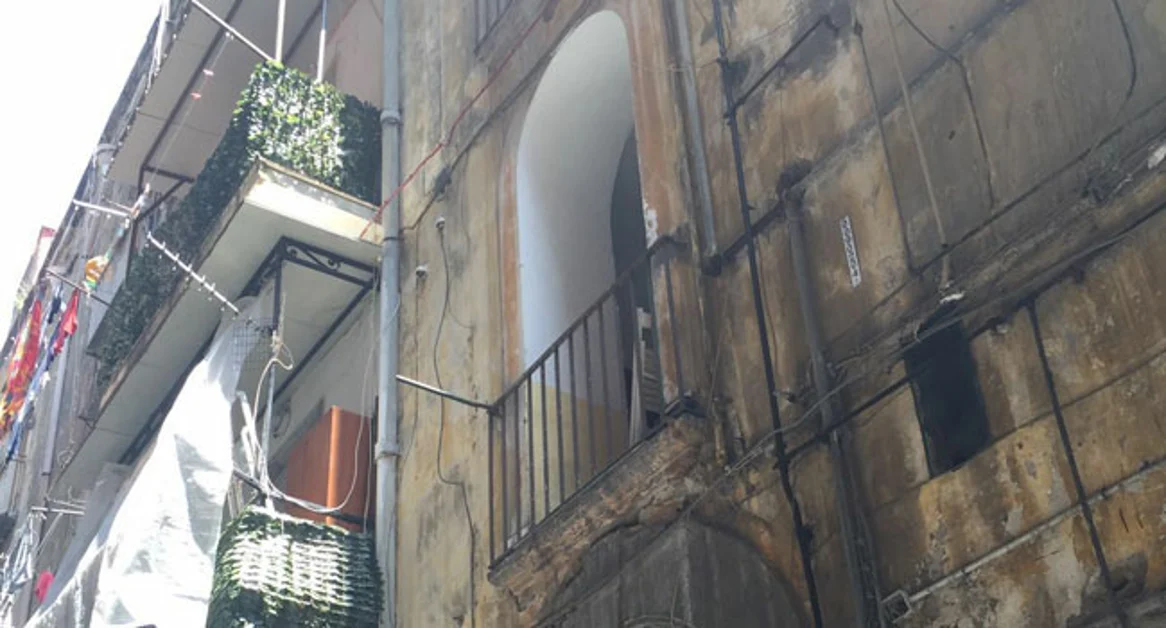 Napoli - Fuga di gas in uno stabile, Polizia salva neonata