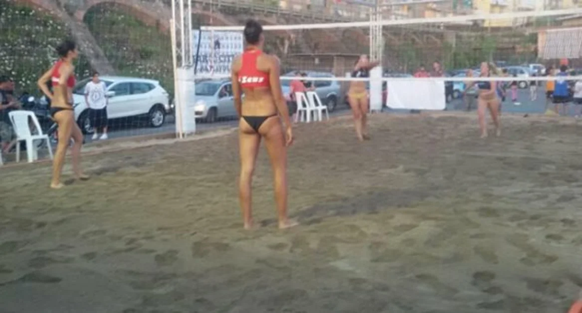 Torre del Greco - "Torre beach volley" sul campo della passeggiata Porto-Scala