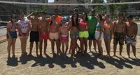 Torre del Greco - I ragazzi dell'Oratorio di Santa Maria del Popolo giocano a beach volley