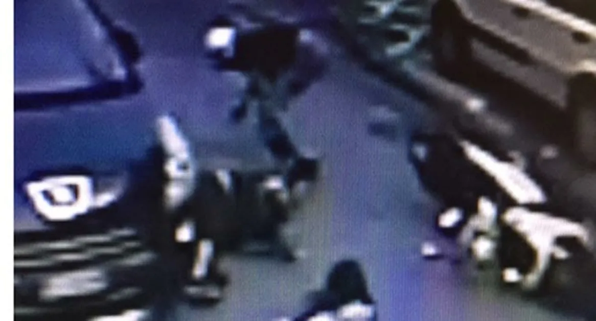 Tentò di rapinare scooter e investì madre e figlia, arrestato 22enne