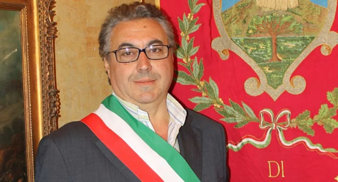 Boscoreale - 400 immigrati presso la scuola San Francesco, il sindaco smentisce