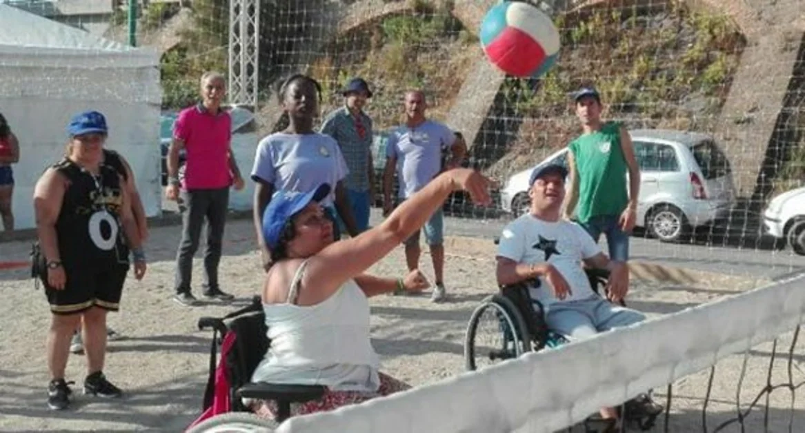 Torre del Greco - Sport e divertimento per gli ospiti Unitalsi al campo di beach volley Porto-Scala