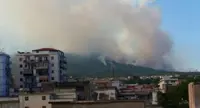 Il Parco Nazionale del Vesuvio brucia ancora. Canadair in azione