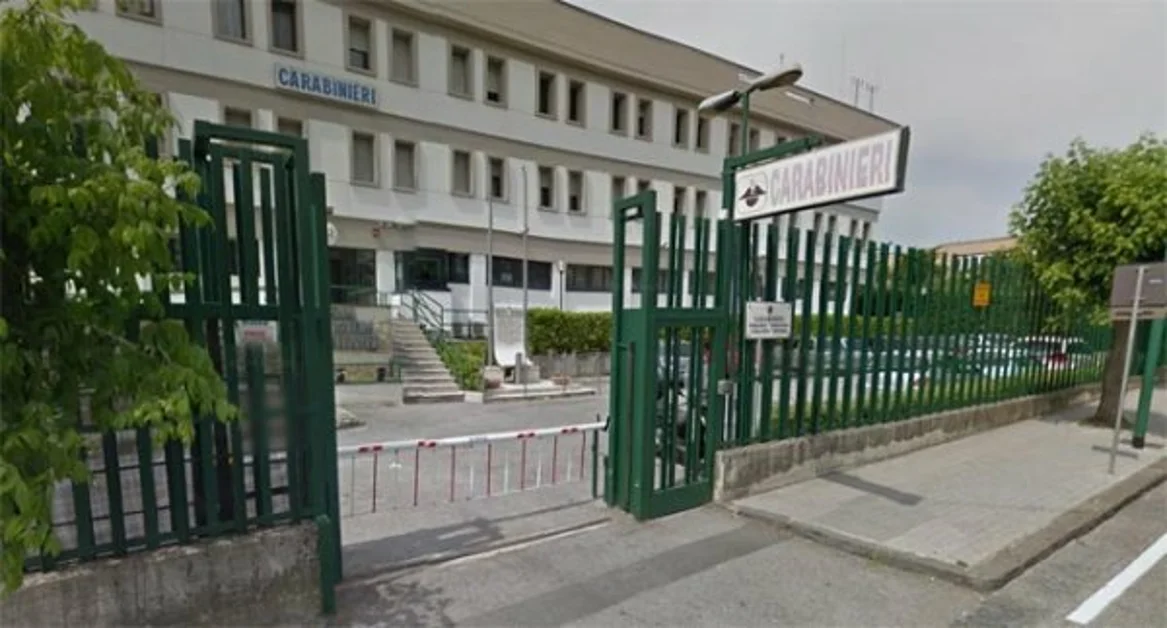 Torre del Greco - Aggredisce moglie e figlio, in manette 51enne