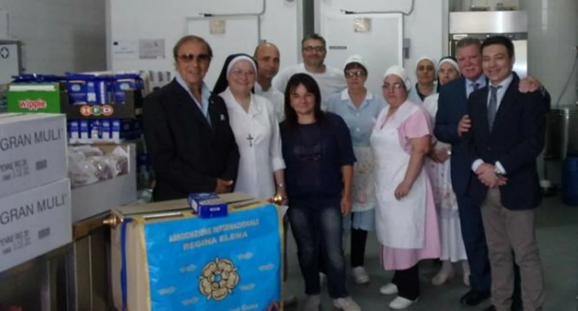 Pompei - Giornate di Carità, l'Ass. Italiana Regina Elena dona viveri a mensa, casa famiglia e casa di riposo