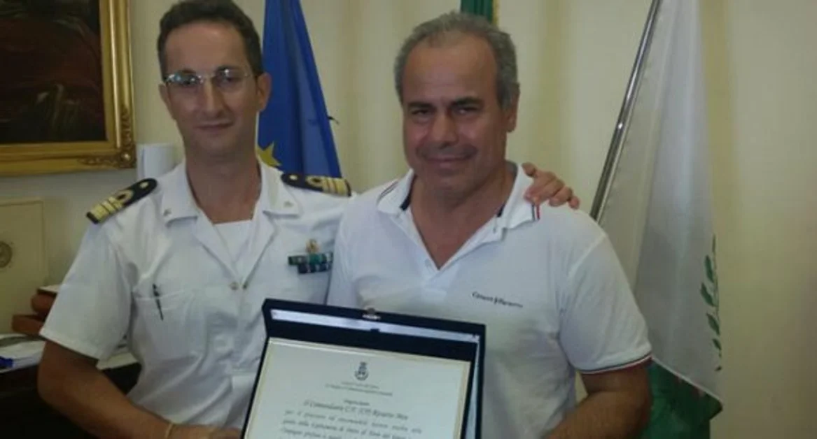 Torre del Greco - Capitaneria, il sindaco Borriello saluta il comandante Meo