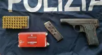 Napoli - Nascondeva pistola in canna fumaria per pizze, arrestato 39enne
