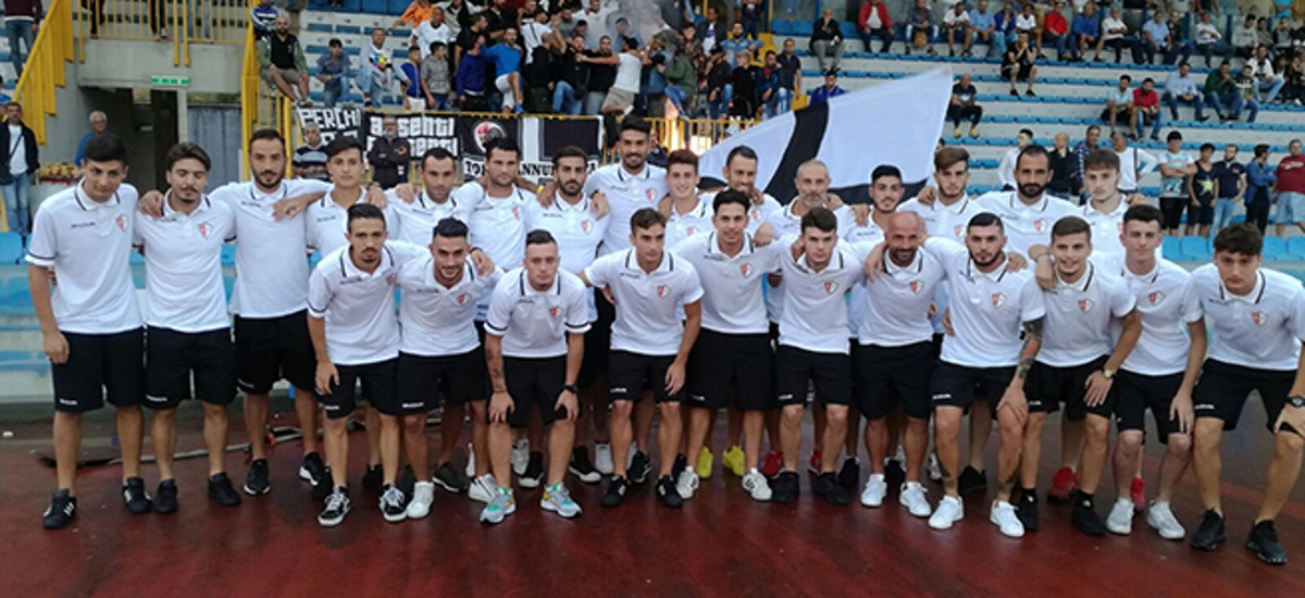 Torre Annunziata - Il Savoia capolista: terza vittoria di fila per la squadra allenata da Fabiano