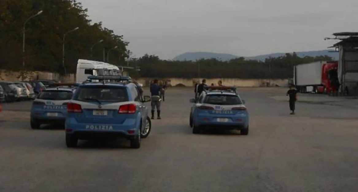 Nola (NA) - Eludevano tempi di guida e di riposo degli autotrasportatori, nei guai due ditte