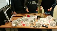 Napoli - Maxi sequestro di droga nel feudo del clan Vanella-Grassi, due arresti