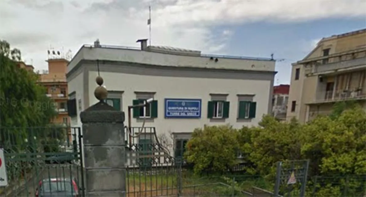 Torre del Greco - Manufatti abusivi su un fabbricato dell'800, sequestrato cantiere in via Falanga