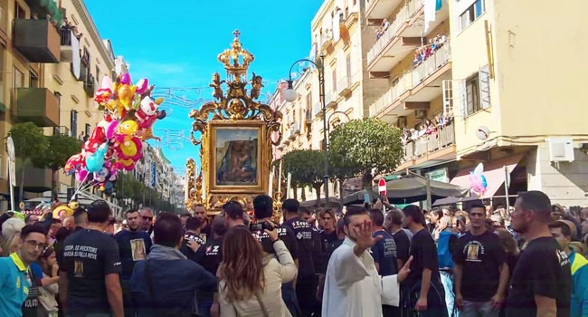 Torre Annunziata - La processione della Madonna della Neve, da 194 anni la città celebra la sua Protettrice