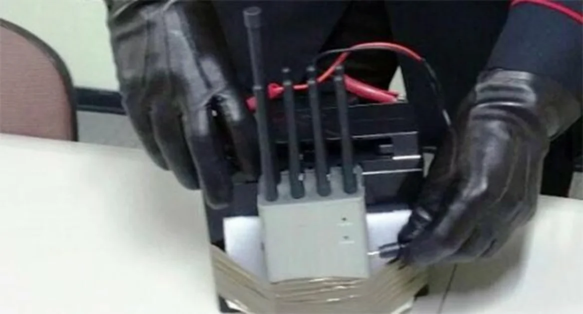 Boscoreale - Si aggiravano tra le abitazioni in via Cangiani con jammer, guanti e sacchi: 4 denunce