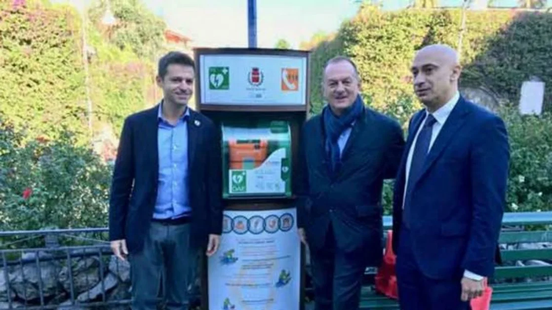Sorrento - Installati due totem salvavita con defibrillatori