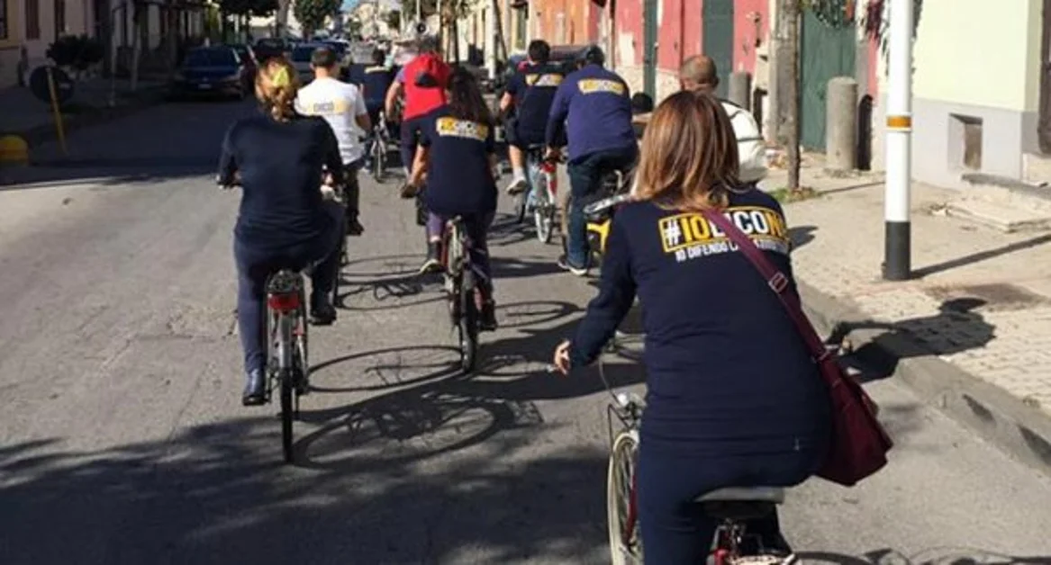 Pompei - Banchetti in piazza per il "no" al referendum e la biciclettata del M5S