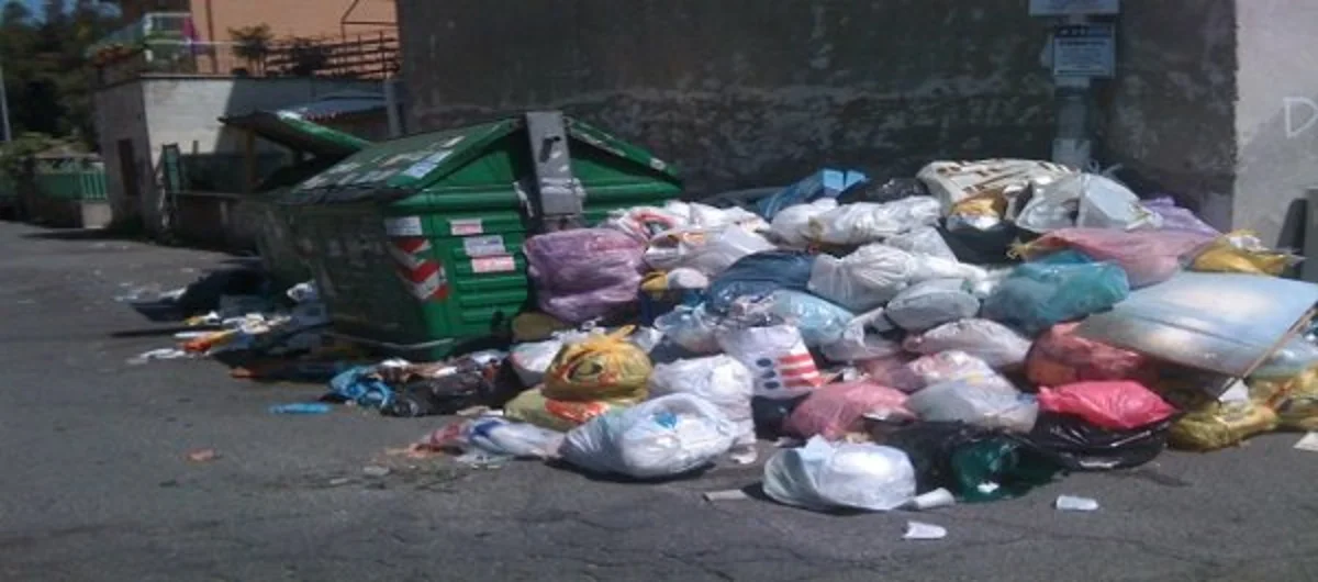 Ercolano - Rifiuti in strada non raccolti, Buonajuto tranqulizza i cittadini