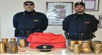 Cervinara (AV) - Furti al cimitero, recuperato borsone con 22 portafiori in bronzo