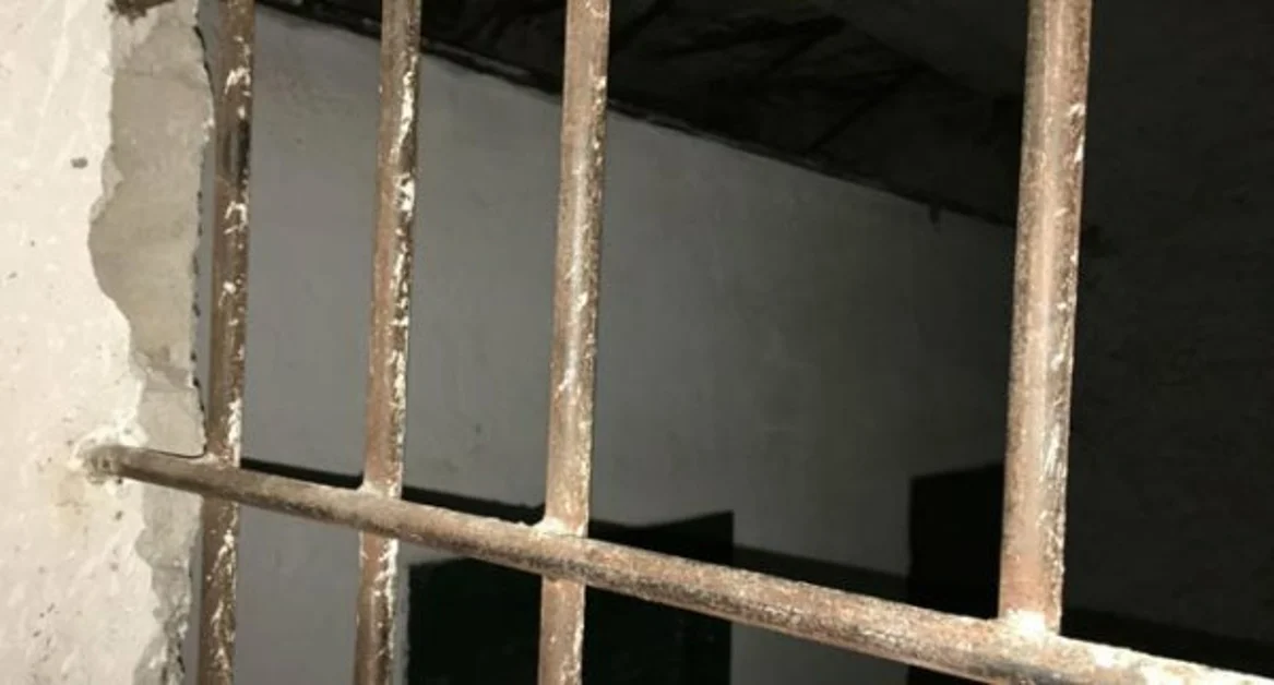 Napoli - Cocaina nascosta in intercapedine tra tetto e solaio di un'abitazione